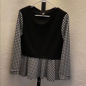 SHEIN Black Ribbed Curve 1XL Top